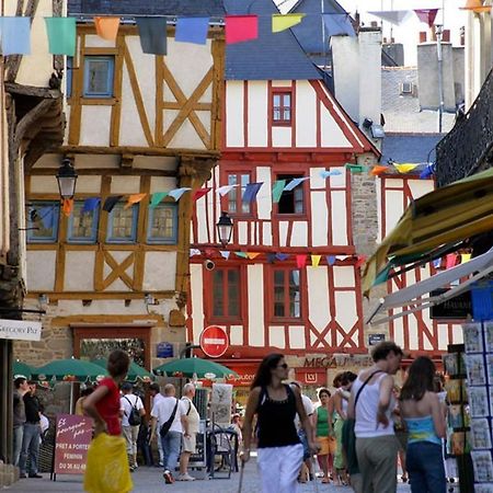 Stop 100M Du Port-Parking Gratuit A 5Mn Vannes Exterior photo