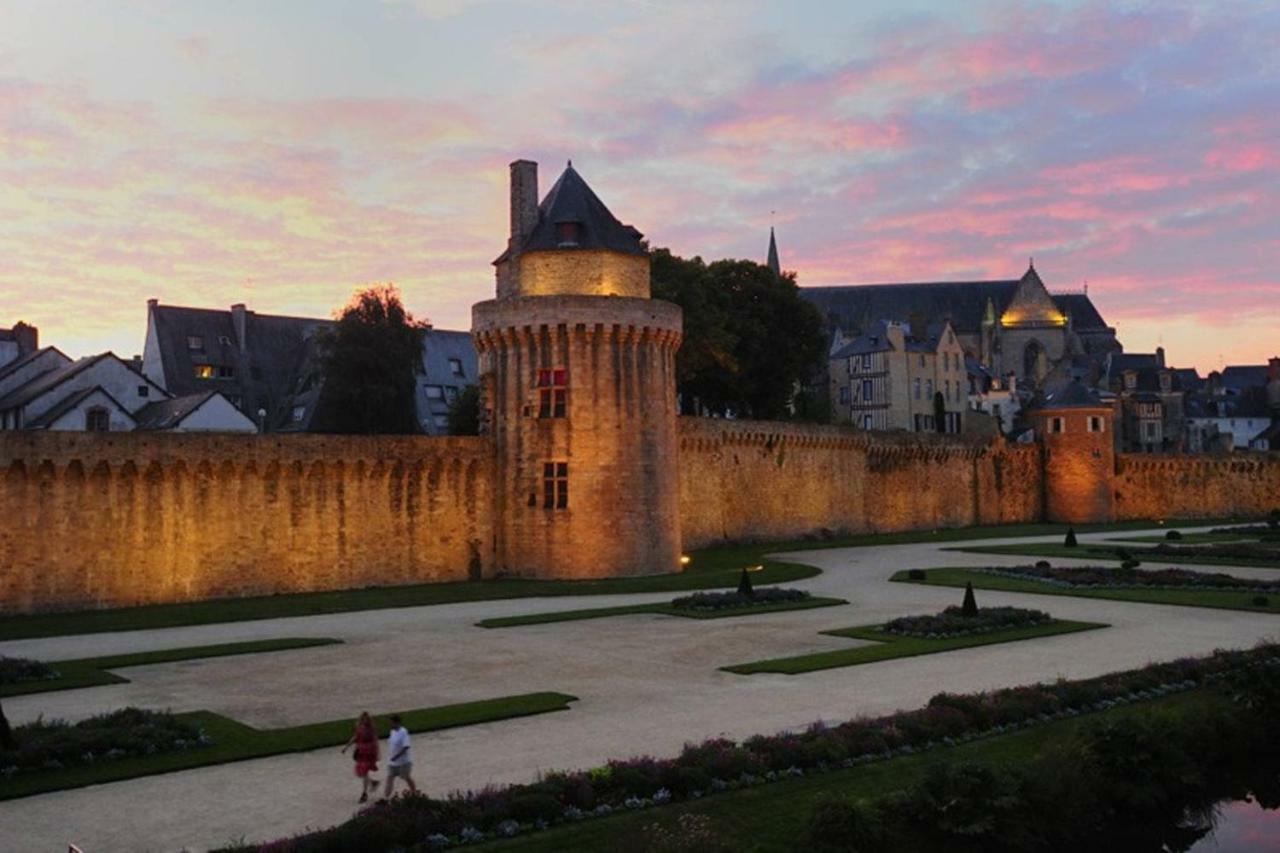 Stop 100M Du Port-Parking Gratuit A 5Mn Vannes Exterior photo